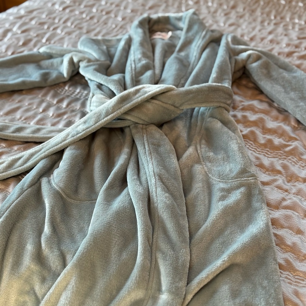 UGG Soft Blue Fleece Robe - Picture 9 of 10